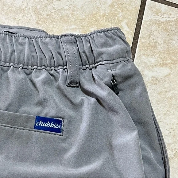 Chubbies Everywear Shorts Mens Large Grey 6 Inch Inseam Elastic Waist Casual  M - Picture 3 of 6